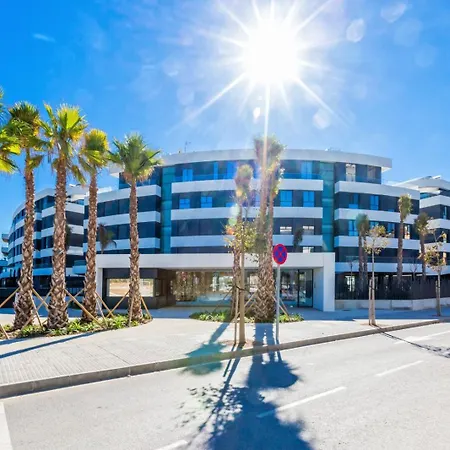 Vivi Homes - Galatea Pool, Gym, Sauna & טורמולינוס