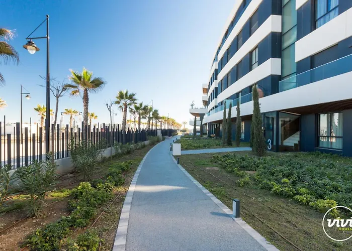 Vivi Homes - Galatea Pool, Gym, Sauna & Lägenhet *